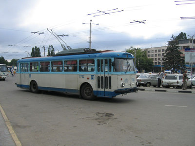 Skoda-9Tr_no.7702_in_Simferopol%2C_Ukraine.jpg
