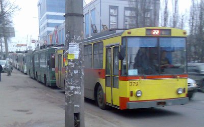 800px-Trolleybuses_in_Kyiv1.jpg