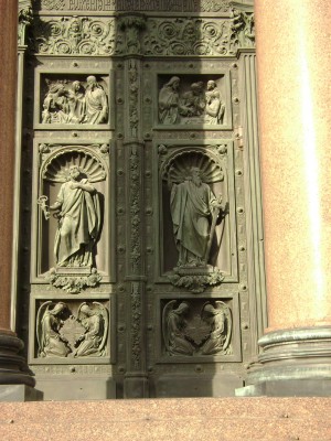 боковые двери исакиевского собора.jpg