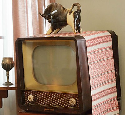 советский телевизор -  в убранстве .jpg