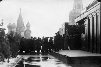 Bundesarchiv_Bild_102-01169,_Moskau,_Lenin-Mausoleum.jpg