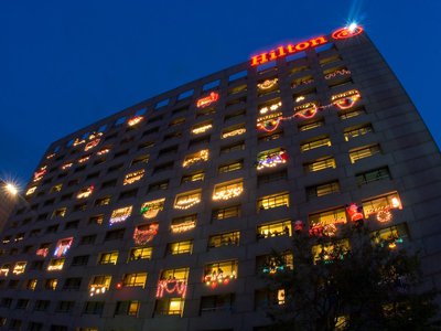 Uptown_Park_Christmas_lighting_Hilton_Balconies.800w_600h.jpg